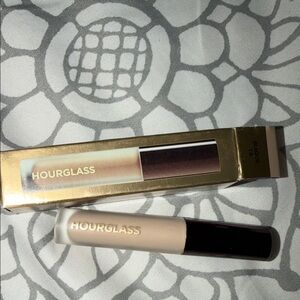 Hourglass concealer mini size
